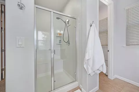 Bath - 2674 Flintlock Ln, Rocklin, CA 95765 photo 3 of 4