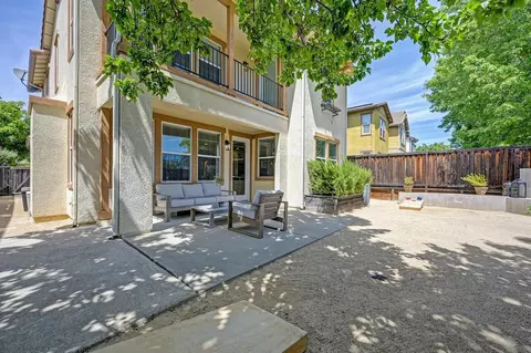 Exterior - 2674 Flintlock Ln, Rocklin, CA 95765 photo 4 of 8