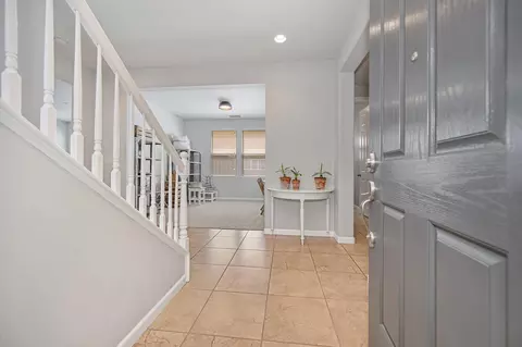 Entry Way - 2674 Flintlock Ln, Rocklin, CA 95765 photo 3 of 5