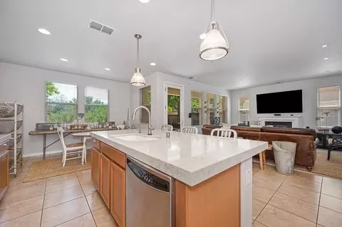 Kitchen - 2674 Flintlock Ln, Rocklin, CA 95765 photo 2 of 3