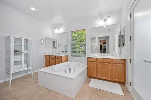 Bath - 2674 Flintlock Ln, Rocklin, CA 95765 photo 2 of 4