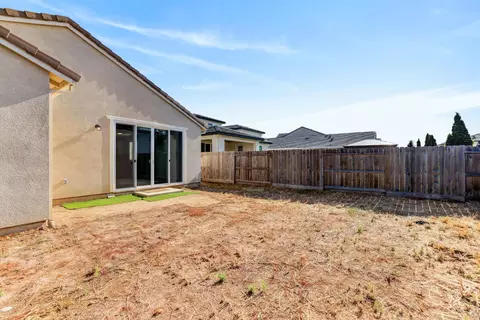 Exterior - 873 I St, Galt, CA 95632 photo 6 of 9