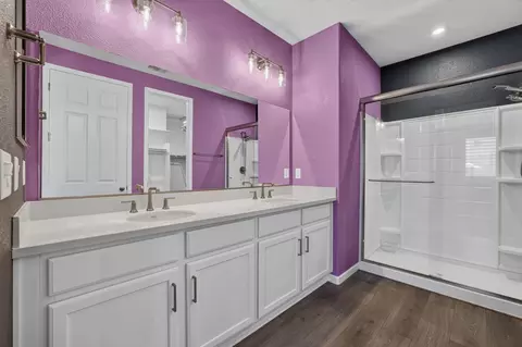 Bath - 873 I St, Galt, CA 95632 photo 3 of 4