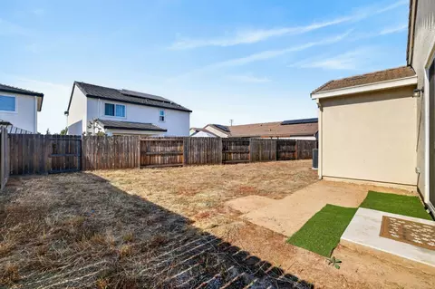 Exterior - 873 I St, Galt, CA 95632 photo 5 of 9
