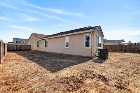 Exterior - 873 I St, Galt, CA 95632 photo 8 of 9
