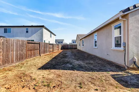 Exterior - 873 I St, Galt, CA 95632 photo 7 of 9