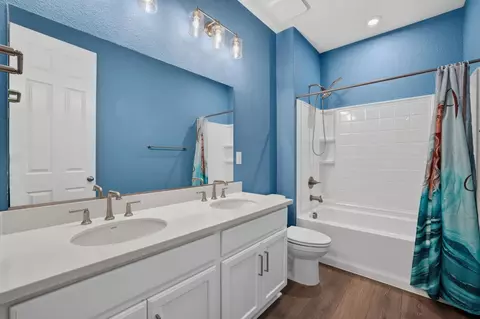 Bath - 873 I St, Galt, CA 95632 photo 4 of 4