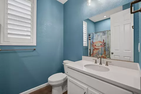 Bath - 873 I St, Galt, CA 95632 photo 1 of 4