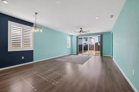 Living - 873 I St, Galt, CA 95632 photo 1 of 5
