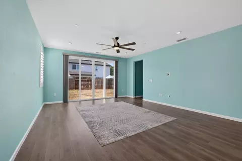 Living - 873 I St, Galt, CA 95632 photo 2 of 5