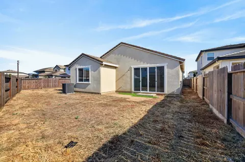 Exterior - 873 I St, Galt, CA 95632 photo 4 of 9