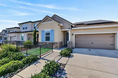 Exterior - 873 I St, Galt, CA 95632 photo 3 of 9