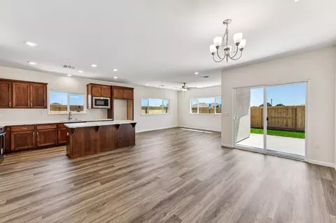 945 Norman Rd, Galt, CA 95632 photo 4
