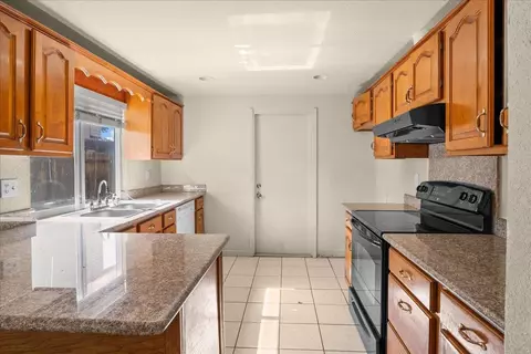 Kitchen - 735 Scarlett Pl, Tracy, CA 95376 photo 1 of 1
