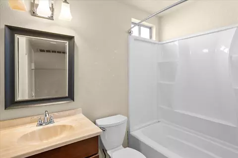 Bath - 735 Scarlett Pl, Tracy, CA 95376 photo 1 of 2