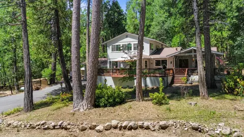 2398 Country Club Dr, Arnold, CA 95223
