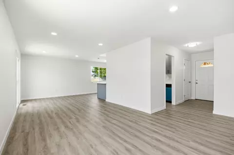 Living - 3501 Larisa Ln, Ceres, CA 95307 photo 2 of 3