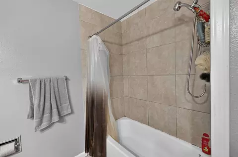 Bath - 620 N Granada Dr, Madera, CA 93637 photo 3 of 8