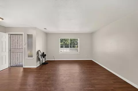 Living - 620 N Granada Dr, Madera, CA 93637 photo 2 of 5