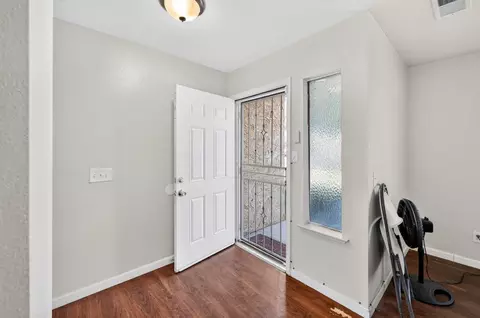Entry Way - 620 N Granada Dr, Madera, CA 93637 photo 1 of 3