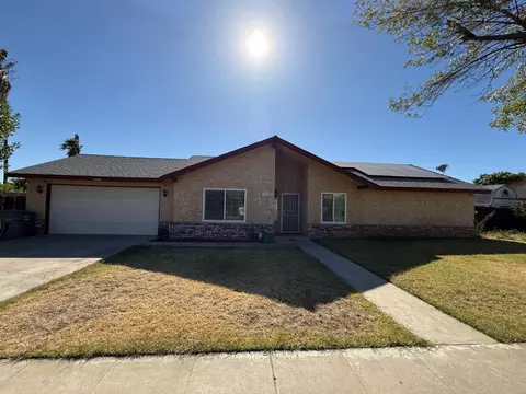 620 N Granada Dr, Madera, CA 93637 photo 1