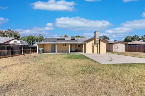 Exterior - 620 N Granada Dr, Madera, CA 93637 photo 1 of 7