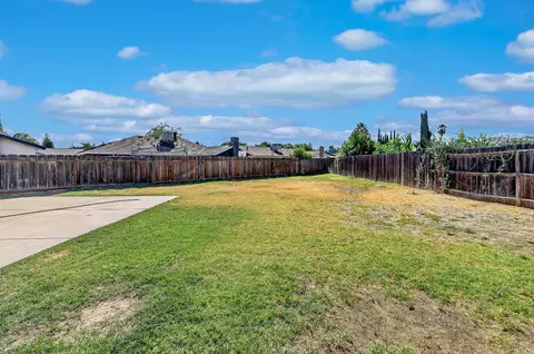 Exterior - 620 N Granada Dr, Madera, CA 93637 photo 4 of 7