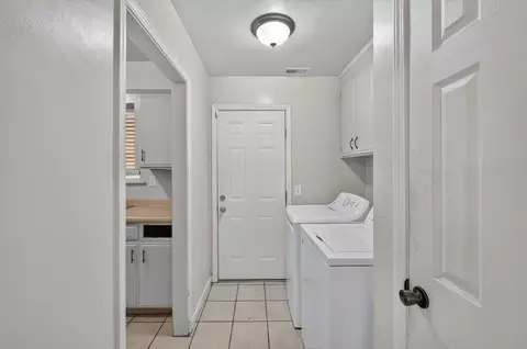 Entry Way - 620 N Granada Dr, Madera, CA 93637 photo 2 of 3