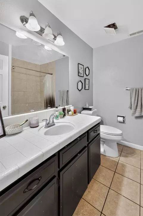 Bath - 620 N Granada Dr, Madera, CA 93637 photo 2 of 8