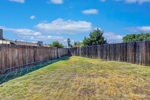 Exterior - 620 N Granada Dr, Madera, CA 93637 photo 3 of 7