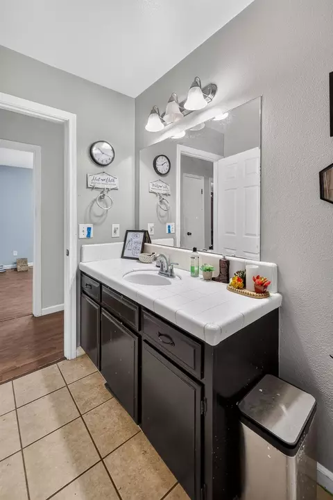 Bath - 620 N Granada Dr, Madera, CA 93637 photo 4 of 8