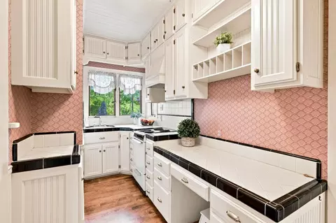 Kitchen - 18925 Applegate Rd, Applegate, CA 95703 photo 7 of 8