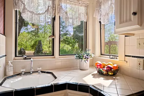 Kitchen - 18925 Applegate Rd, Applegate, CA 95703 photo 8 of 8