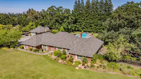 9069 Bader Rd, Elk Grove, CA 95624