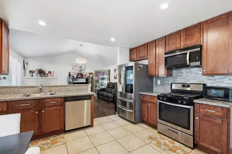 212 Hubert Dr, Modesto, CA 95354 photo 4