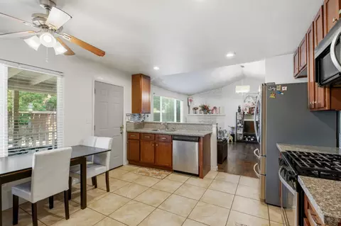 212 Hubert Dr, Modesto, CA 95354 photo 5