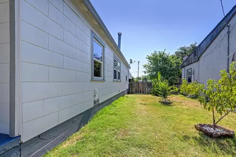 Exterior - 700 N Murdock Ave, Willows, CA 95988 photo 6 of 20