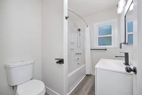Bath - 700 N Murdock Ave, Willows, CA 95988 photo 1 of 3