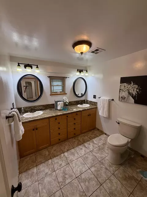 Bath - 1244 Mitchell Ave, Escalon, CA 95320 photo 2 of 3