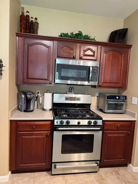 Kitchen - 3200 Mont Cliff Ct, Modesto, CA 95355 photo 7 of 8