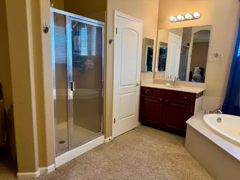 Bath - 3200 Mont Cliff Ct, Modesto, CA 95355 photo 6 of 18