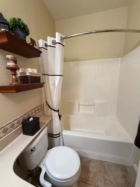 Bath - 3200 Mont Cliff Ct, Modesto, CA 95355 photo 8 of 18