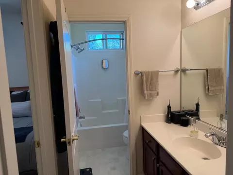 Bath - 3200 Mont Cliff Ct, Modesto, CA 95355 photo 13 of 18