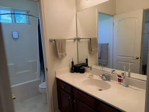 Bath - 3200 Mont Cliff Ct, Modesto, CA 95355 photo 14 of 18