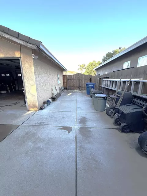 Exterior - 3200 Mont Cliff Ct, Modesto, CA 95355 photo 6 of 7