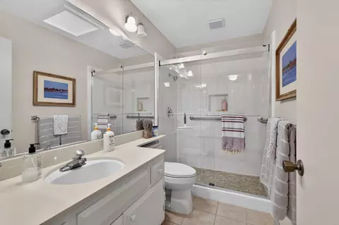Bath - 613 Edgebrook Ct, Modesto, CA 95354 photo 3 of 3