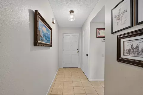Entry Way - 613 Edgebrook Ct, Modesto, CA 95354 photo 2 of 2