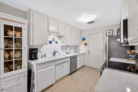 Kitchen - 613 Edgebrook Ct, Modesto, CA 95354 photo 1 of 3