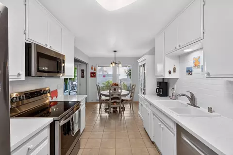 Kitchen - 613 Edgebrook Ct, Modesto, CA 95354 photo 3 of 3
