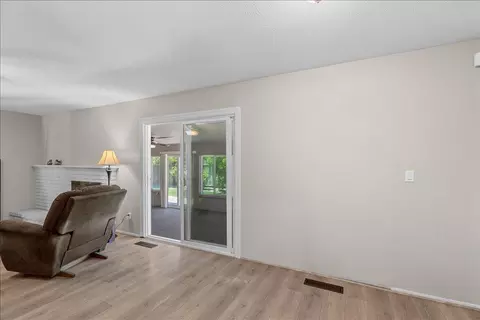Living - 3309 Benton Cir, Modesto, CA 95350 photo 3 of 5